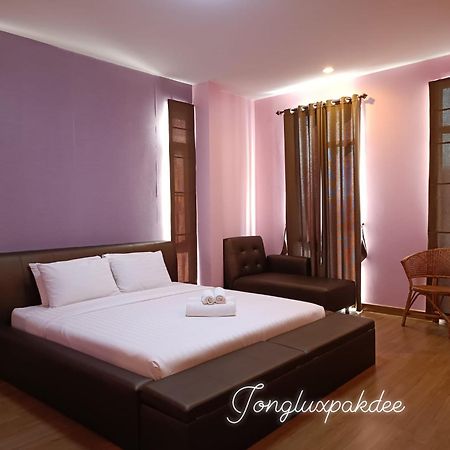 Jong Lux Pak Dee Bed and Breakfast Uttaradit Eksteriør billede