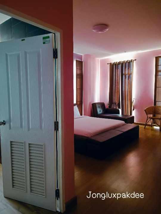 Jong Lux Pak Dee Bed and Breakfast Uttaradit Eksteriør billede